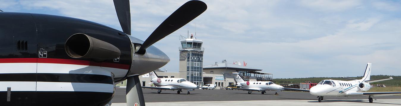 Parkenden Flugzeuge auf dem Flughafen Schönhagen

